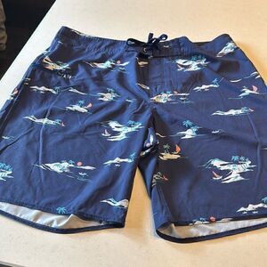 Kahala men’s board short size 38, excellent condition zip pockets great design.